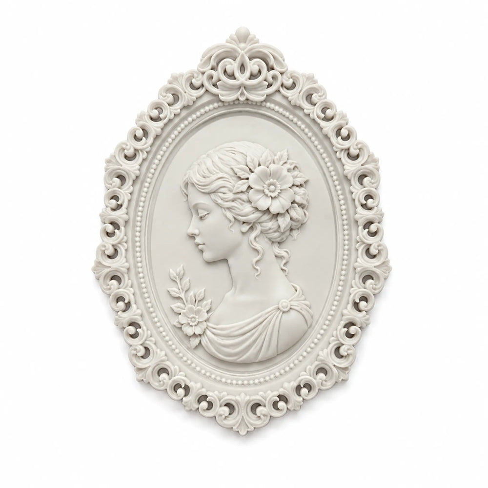 Camafeo femenino con flor en el cabello enmarcado en un marco ovalado barroco realizado con el Molde de Silicona Marco Ovalado Barroco Nº 11 de AradiaShop