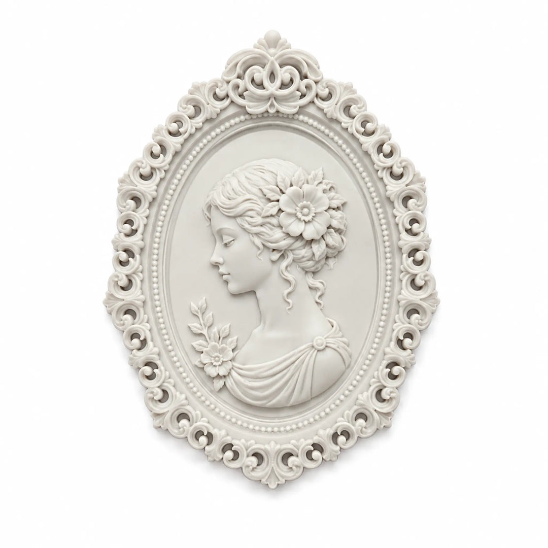 Camafeo femenino con flor en el cabello enmarcado en un marco ovalado barroco realizado con el Molde de Silicona Marco Ovalado Barroco Nº 11 de AradiaShop