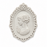 Camafeo femenino con flor en el cabello enmarcado en un marco ovalado barroco realizado con el Molde de Silicona Marco Ovalado Barroco Nº 11 de AradiaShop