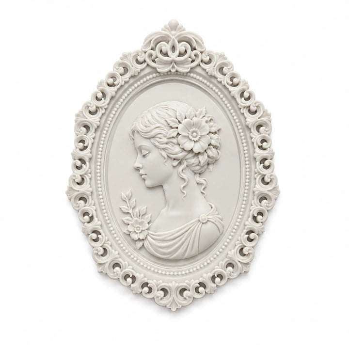 Camafeo femenino con flor en el cabello enmarcado en un marco ovalado barroco realizado con el Molde de Silicona Marco Ovalado Barroco Nº 11 de AradiaShop