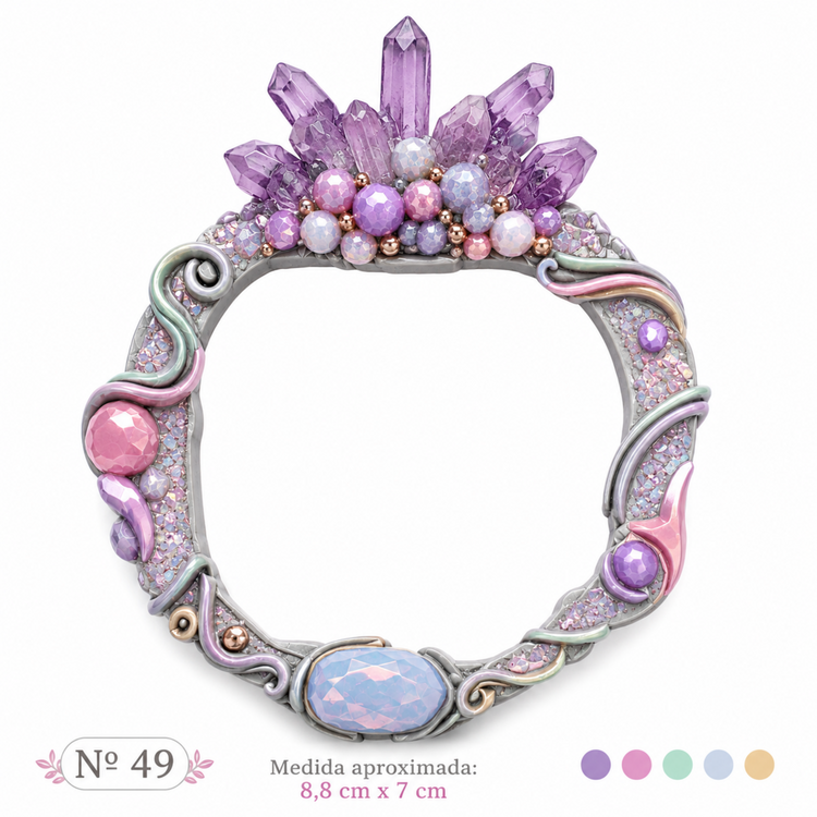 Marco de Cristales Mágicos Nº 49 decorado con amatistas y gemas pastel realizado con molde de silicona AradiaShop