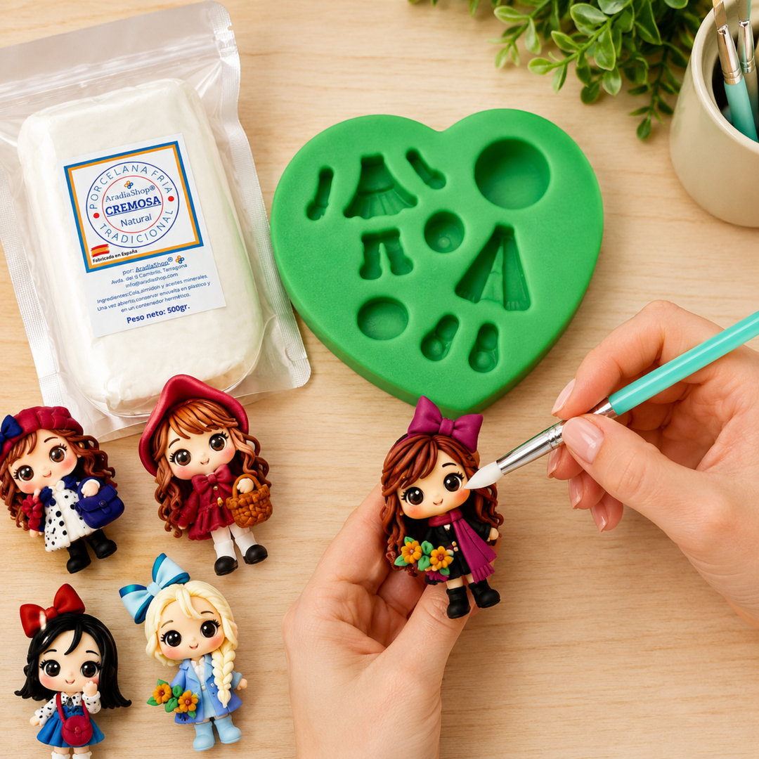 Cinco muñequitas kawaii realizadas en porcelana fría con diferentes estilos, ropa y accesorios creados con molde de silicona.