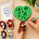 Cinco muñequitas kawaii realizadas en porcelana fría con diferentes estilos, ropa y accesorios creados con molde de silicona.