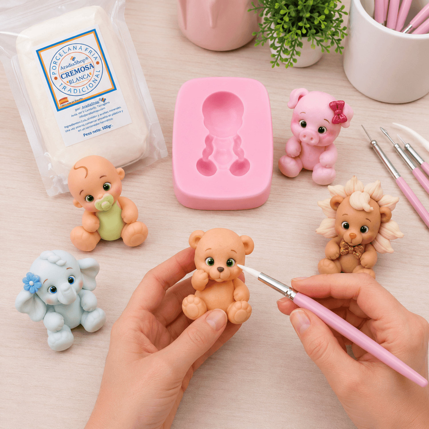 Modelando figuras con molde Baby Friends y porcelana fría AradiaShop