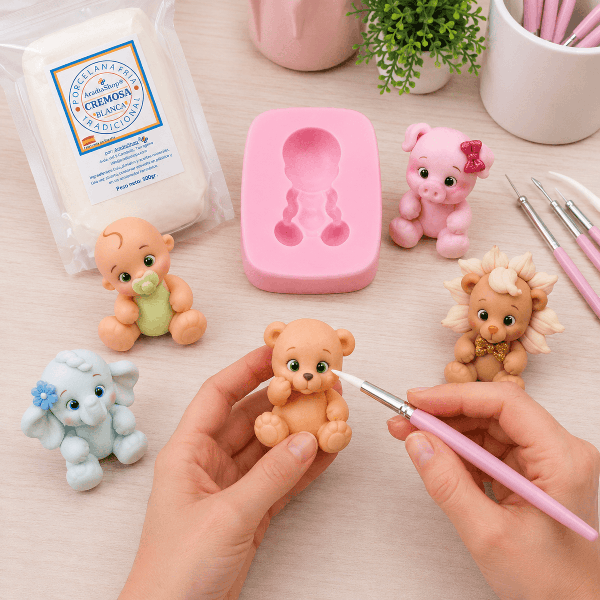 Modelando figuras con molde Baby Friends y porcelana fría AradiaShop