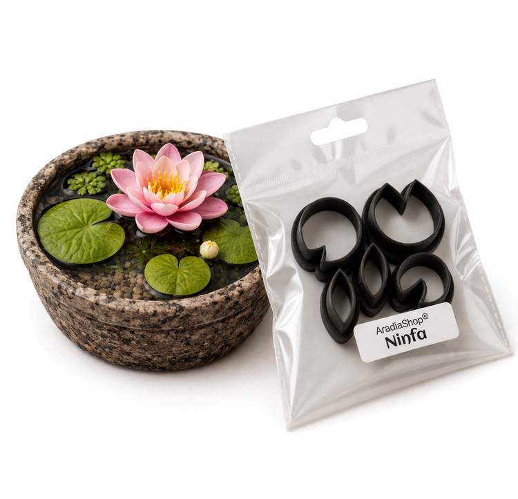 Cortadores de nenufar AradiaShop junto a planta real como referencia para porcelana fria