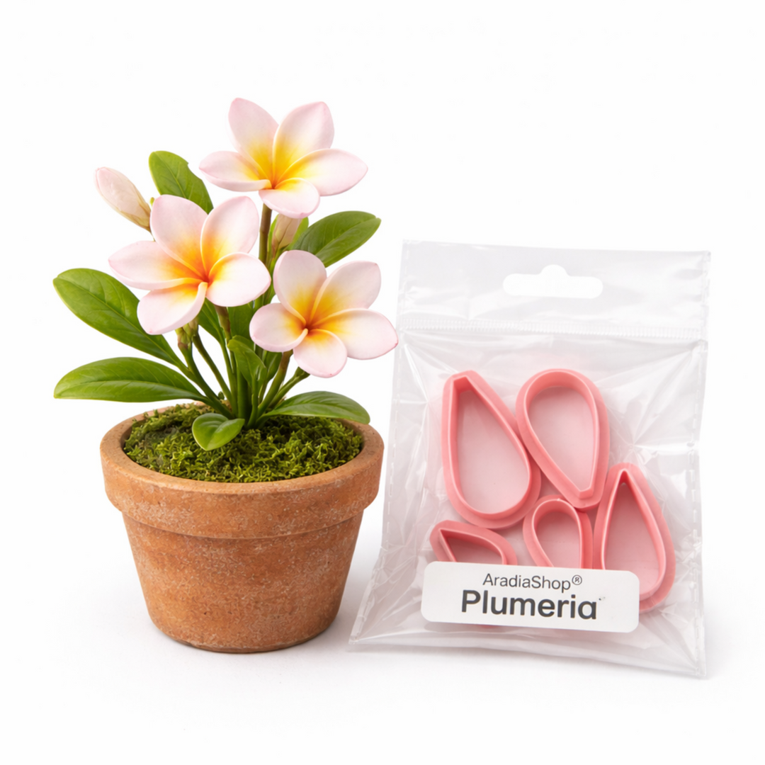Cortadores de plumeria en miniatura AradiaShop junto a planta real como referencia