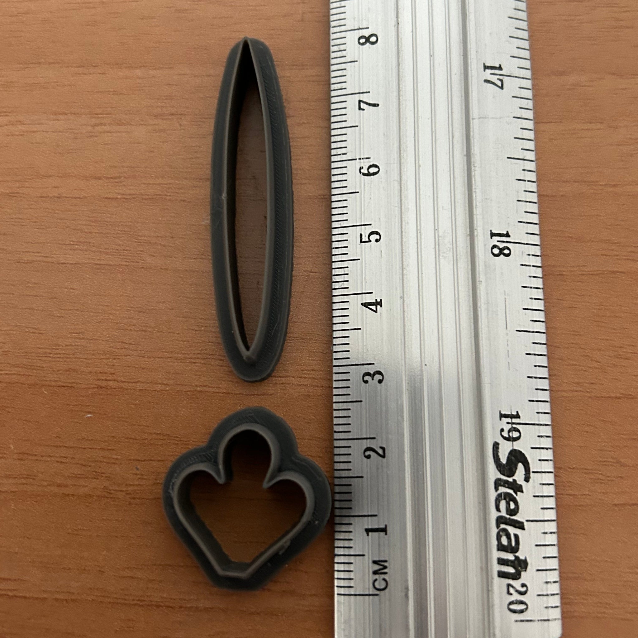 Medidas de cortadores de escabiosa AradiaShop para porcelana fria con referencia de tamaño
