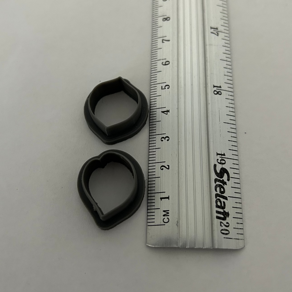 Medidas de cortadores Paphiopedilum AradiaShop para porcelana fria con referencia de tamaño