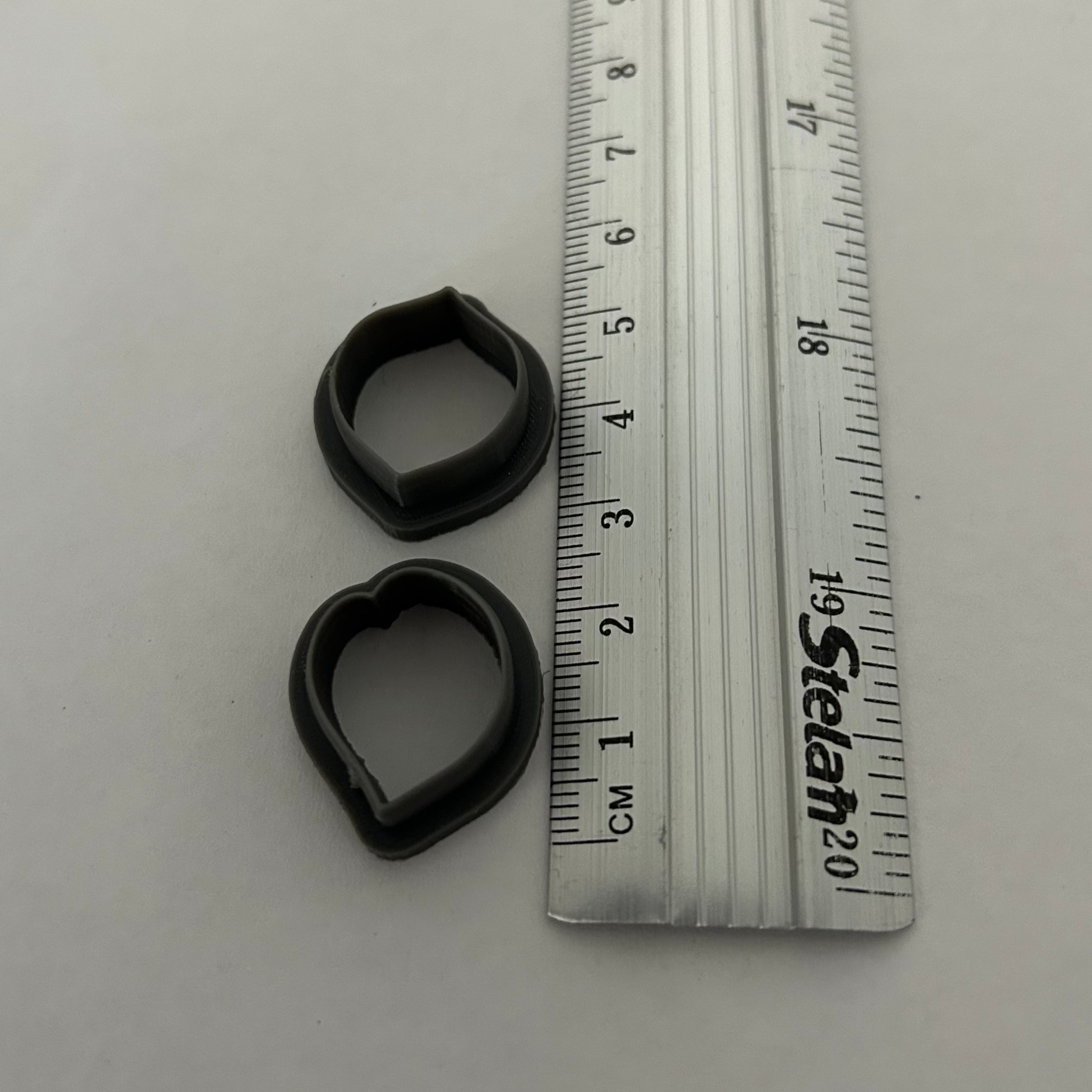 Medidas de cortadores Paphiopedilum AradiaShop para porcelana fria con referencia de tamaño