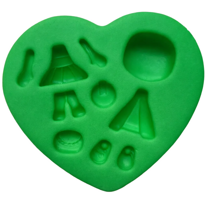 Molde de silicona verde con forma de corazón para crear muñecas kawaii en porcelana fría, fondant y resina.